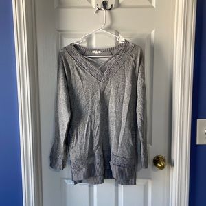 ❄️ 3/$15 Maurice’s gray sweater with pockets and lace, Size Medium